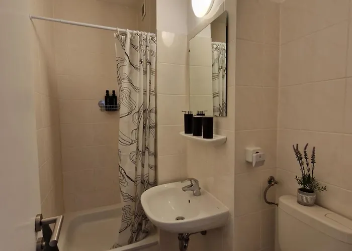 Zentrale Und Komfortable لبسيا